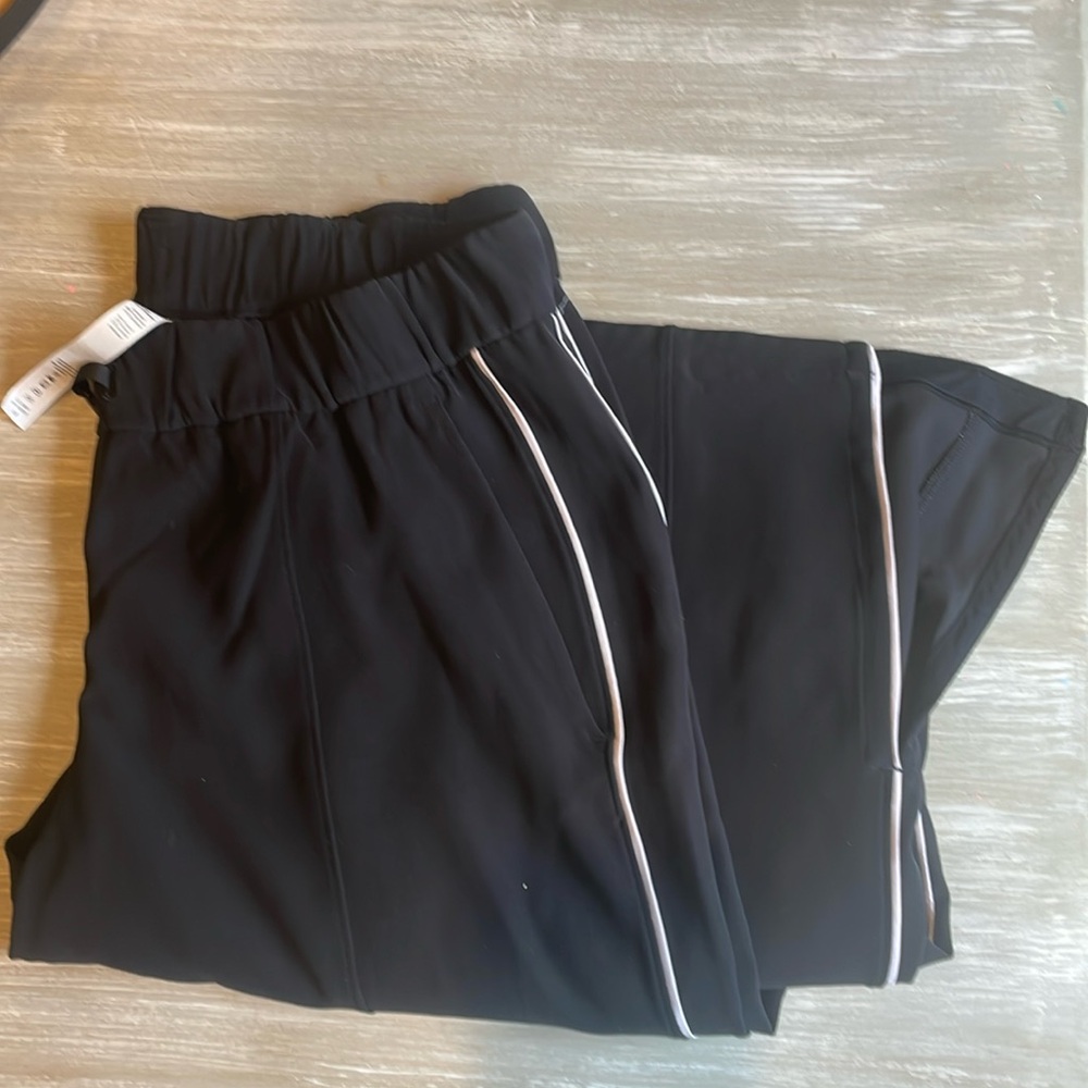 NWT Lululemon On The Right Track Pants